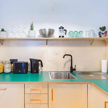 The Plywood Flat, Modern Style In A Traditional Tenement Edimburgo Esterno foto