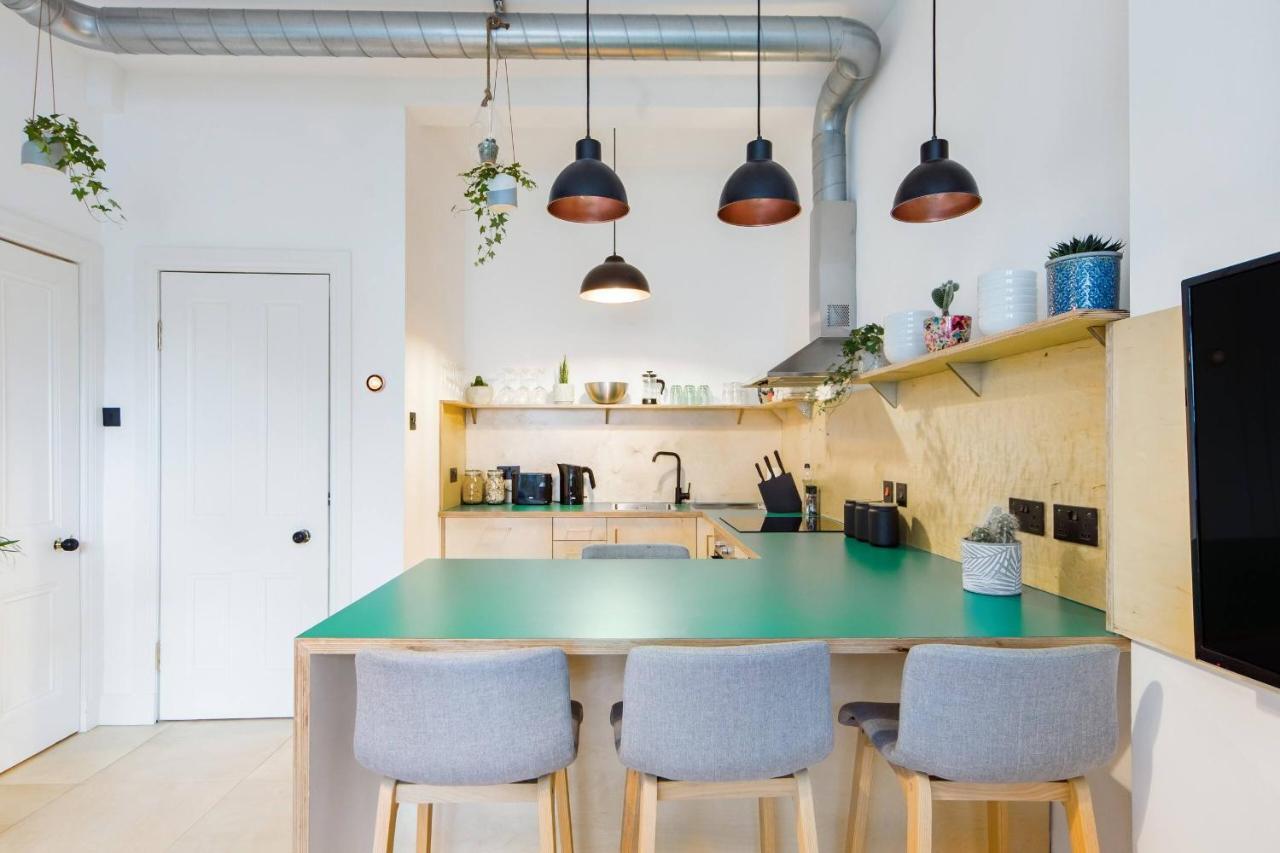 The Plywood Flat, Modern Style In A Traditional Tenement Edimburgo Esterno foto