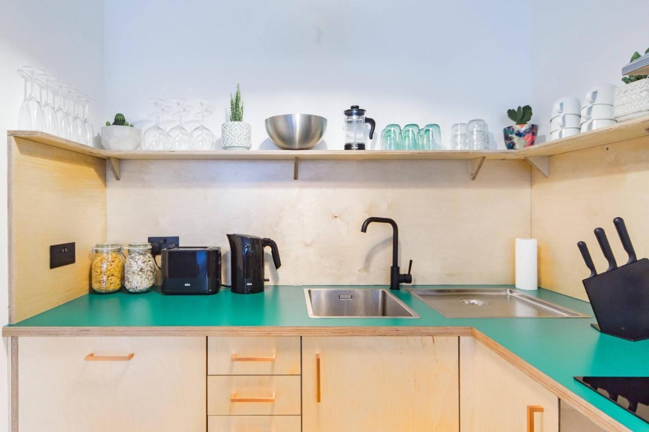 The Plywood Flat, Modern Style In A Traditional Tenement Edimburgo Esterno foto