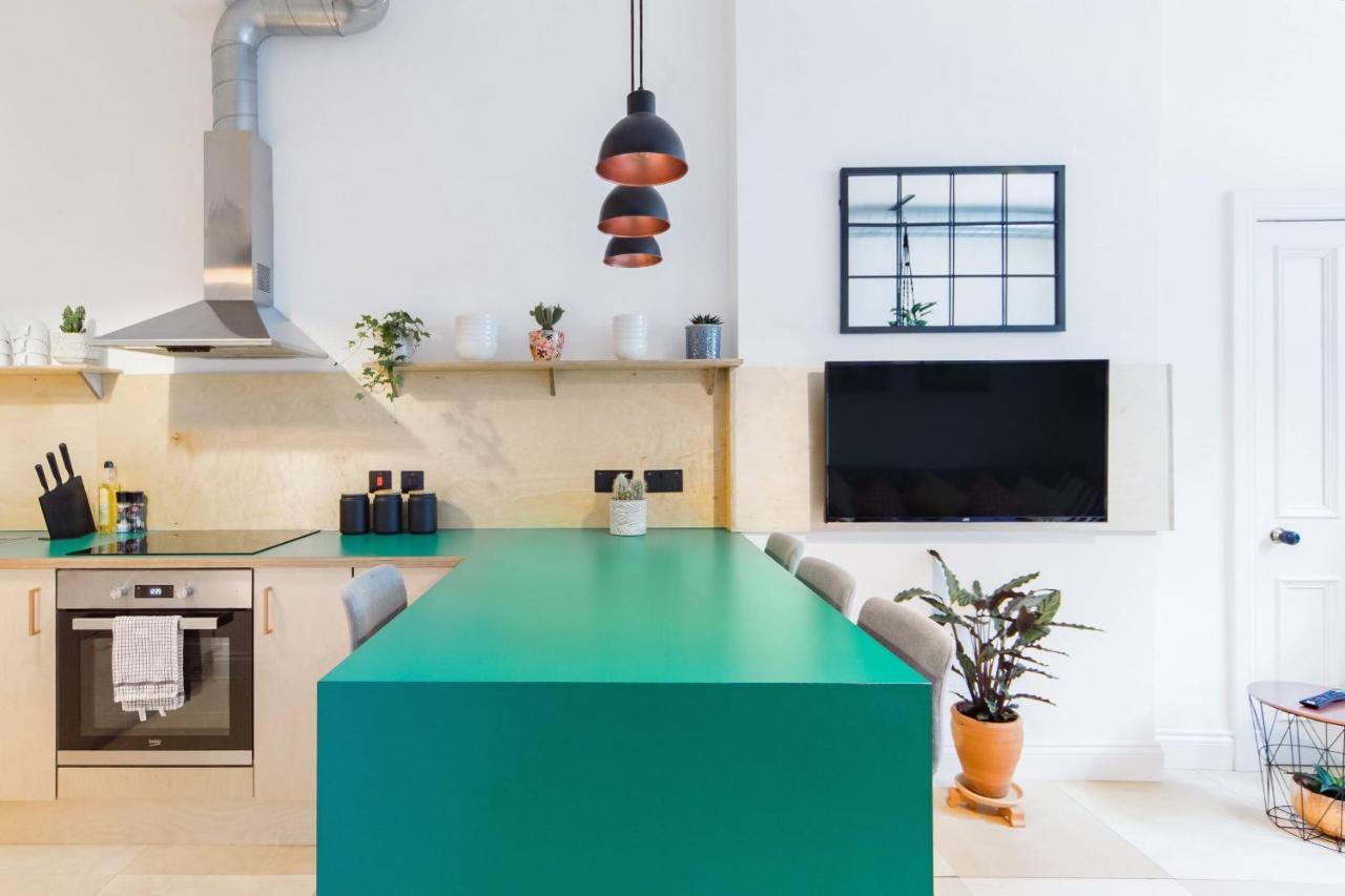 The Plywood Flat, Modern Style In A Traditional Tenement Edimburgo Esterno foto