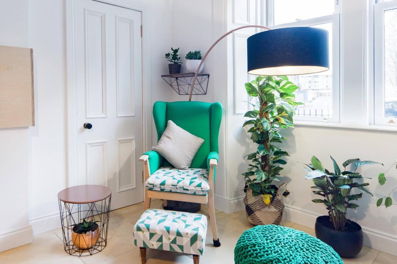 The Plywood Flat, Modern Style In A Traditional Tenement Edimburgo Esterno foto