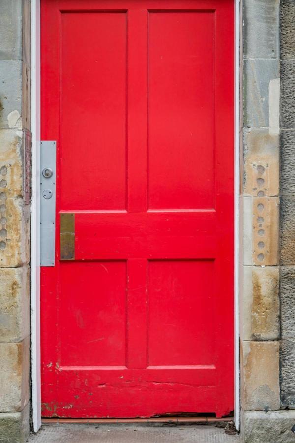 The Plywood Flat, Modern Style In A Traditional Tenement Edimburgo Esterno foto