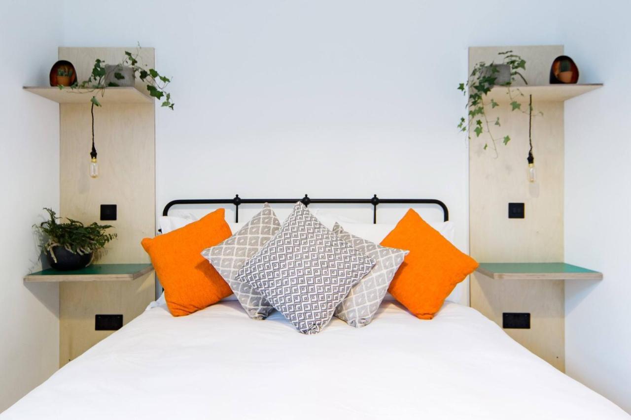 The Plywood Flat, Modern Style In A Traditional Tenement Edimburgo Esterno foto