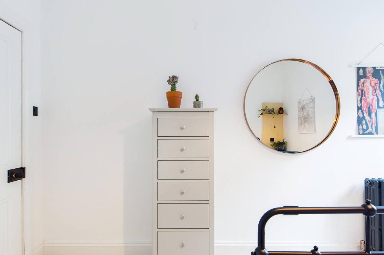 The Plywood Flat, Modern Style In A Traditional Tenement Edimburgo Esterno foto