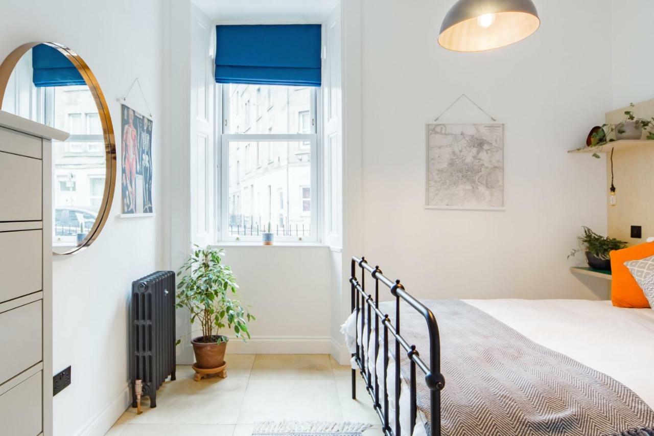 The Plywood Flat, Modern Style In A Traditional Tenement Edimburgo Esterno foto